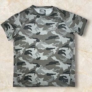 American Eagle Outfitters Gray Camouflage Short Sleeve Tee